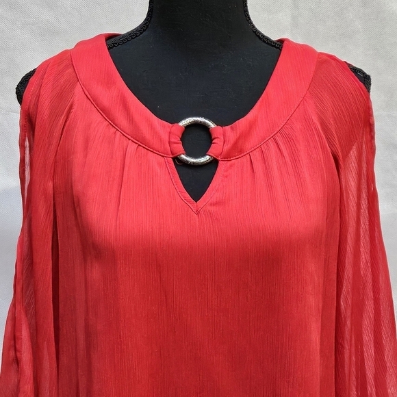 by & by Sheer Layered Asymmetrical Cold Shoulder Pullover Blouse Size M - Picture 2 of 9